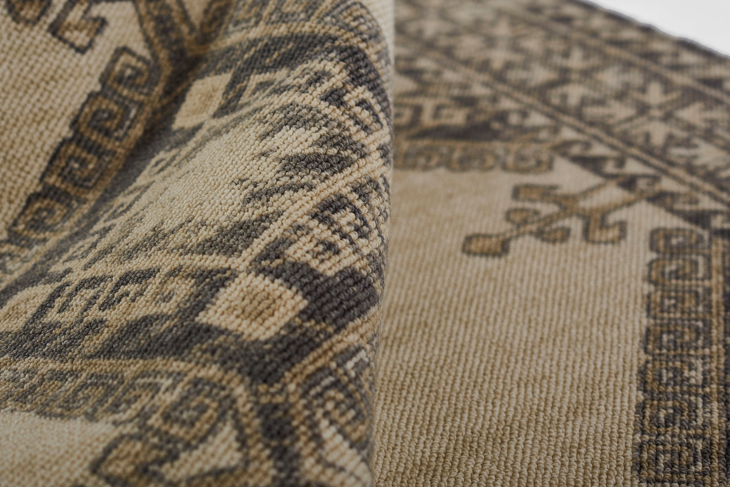 Momeni Anatolia Charcoal Traditional