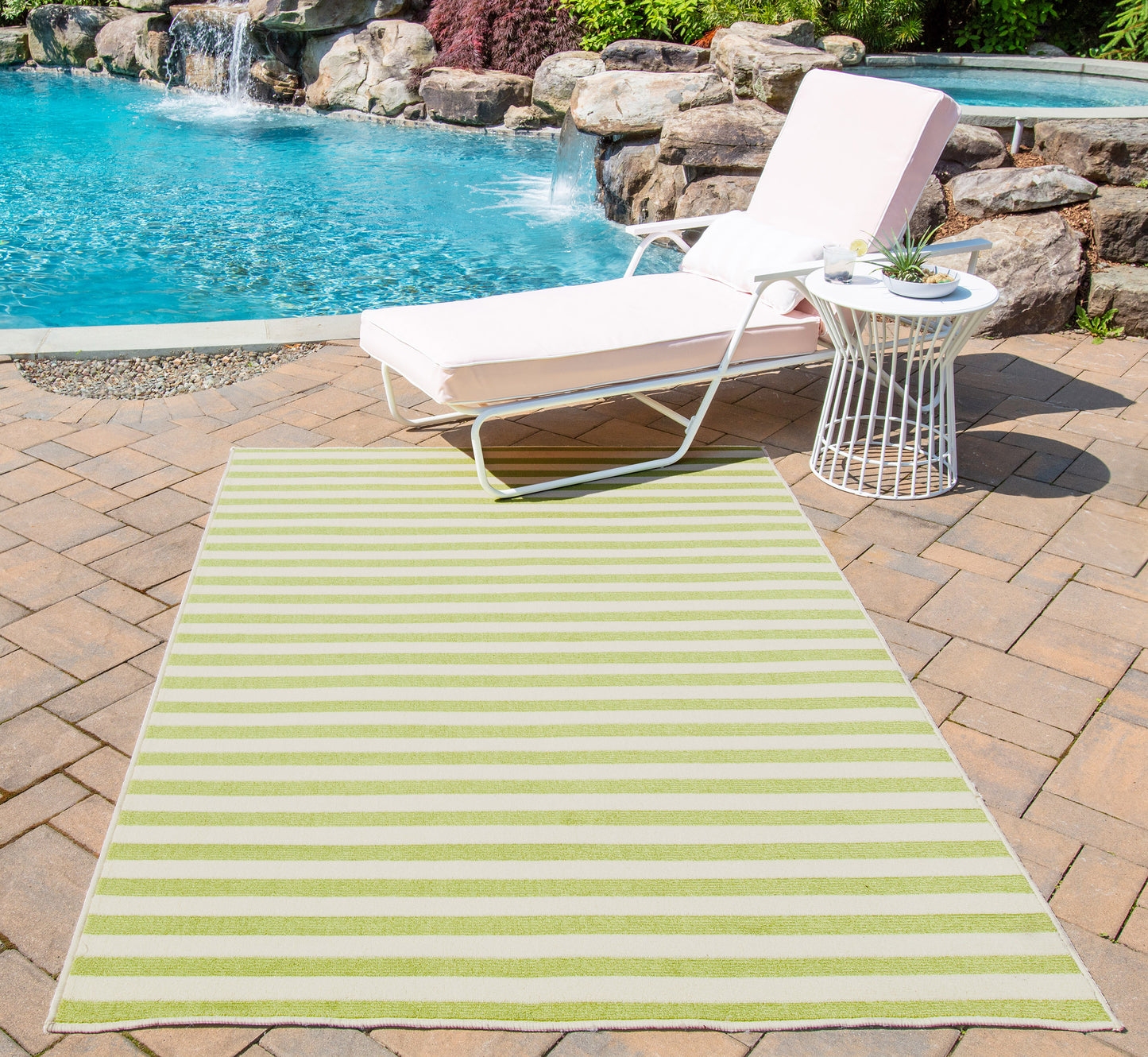 Momeni Baja Green Contemporary