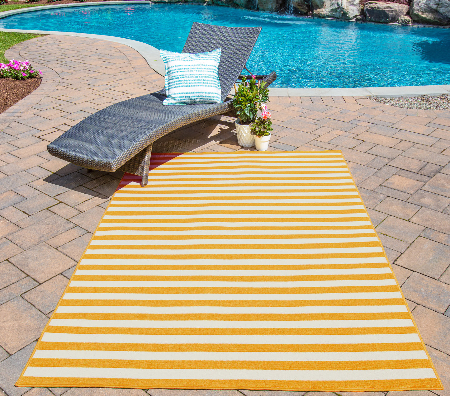 Momeni Baja Yellow Contemporary