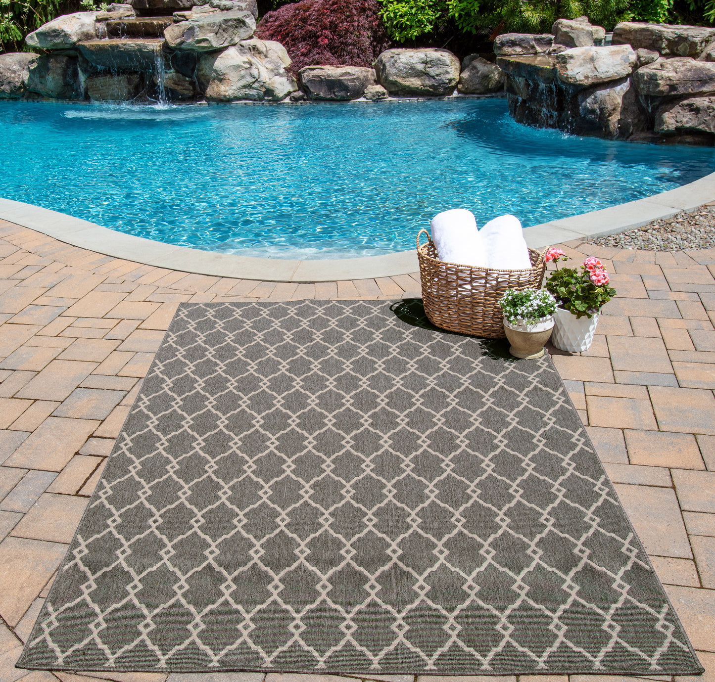 Momeni Baja Grey Contemporary