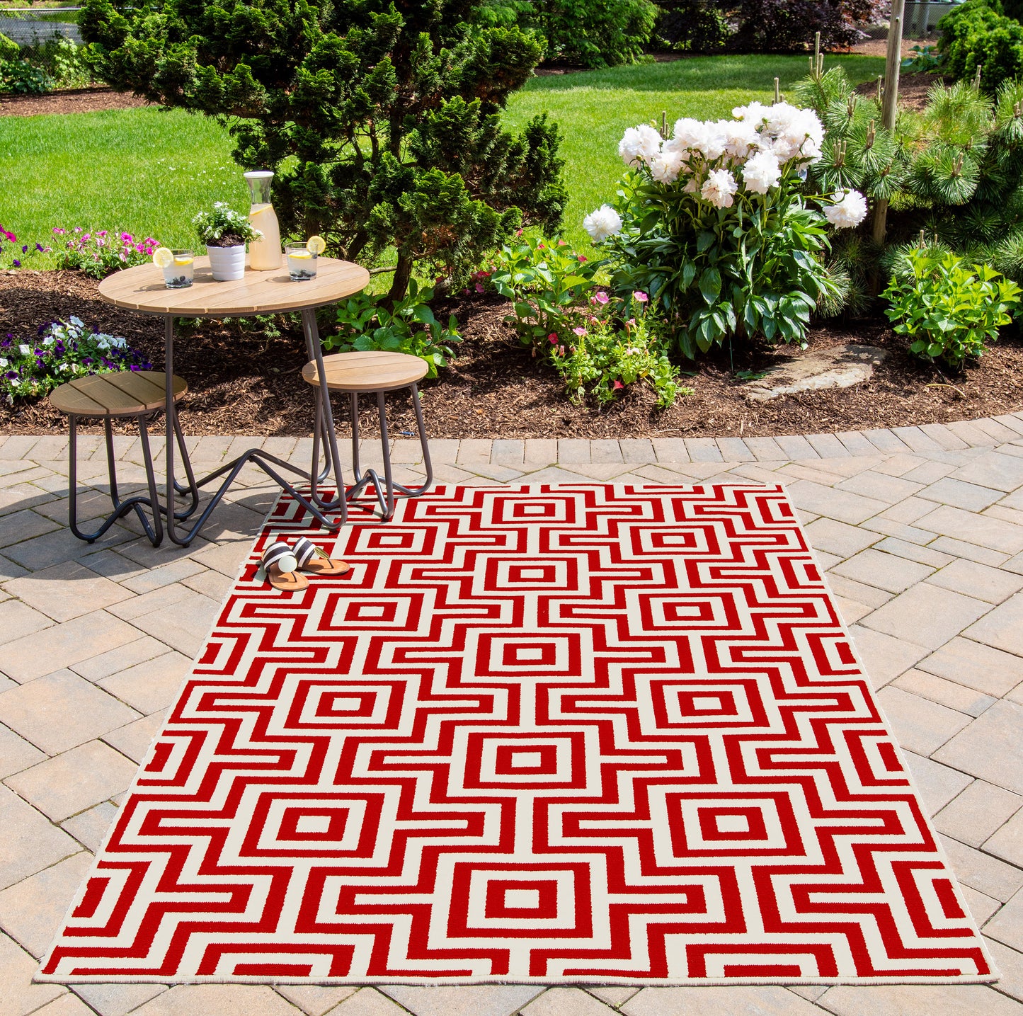 Momeni Baja Red Contemporary
