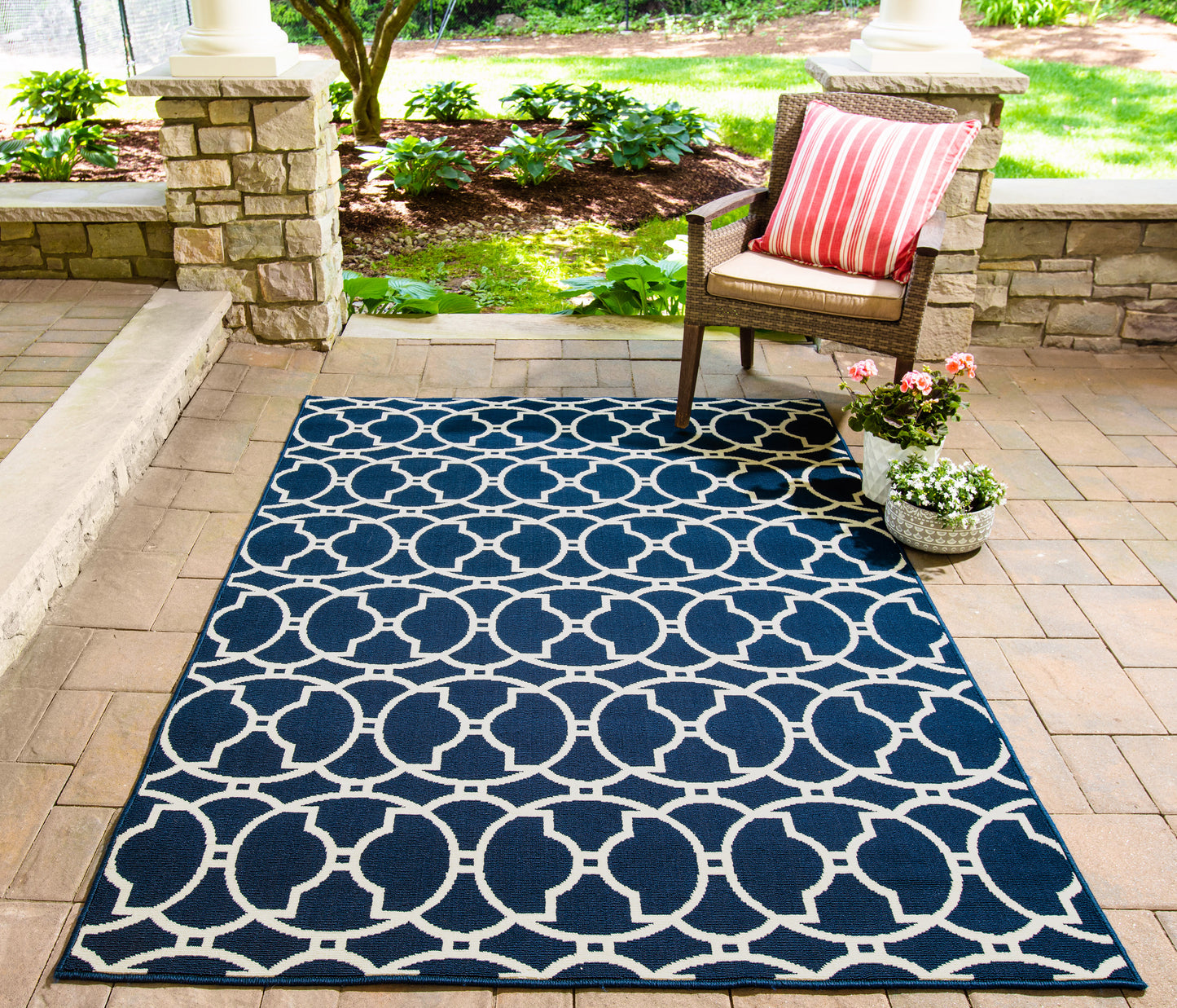 Momeni Baja Navy Contemporary