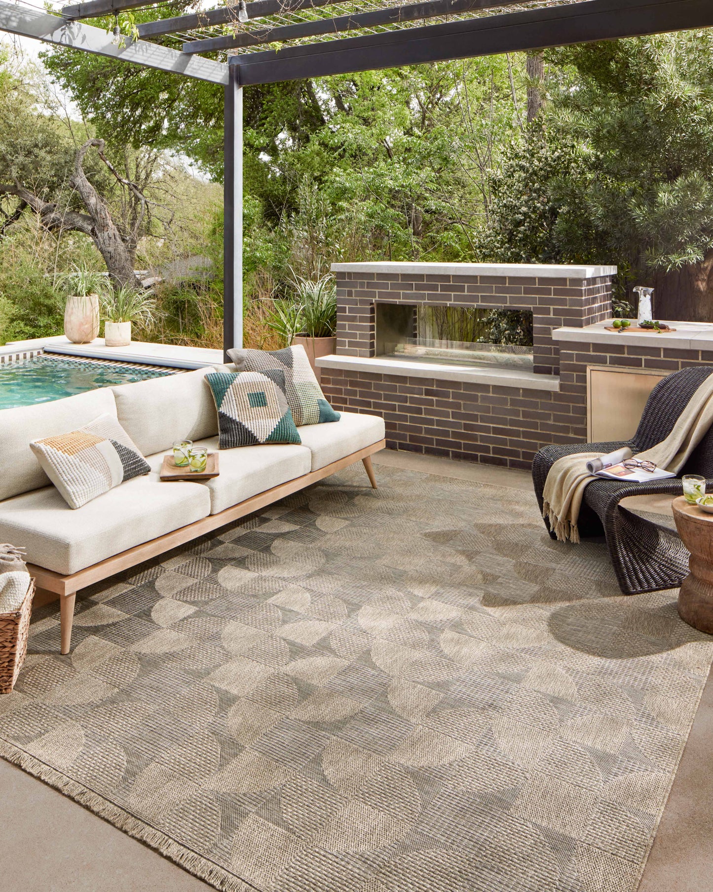 Loloi II Dawn Natural Indoor/Outdoor