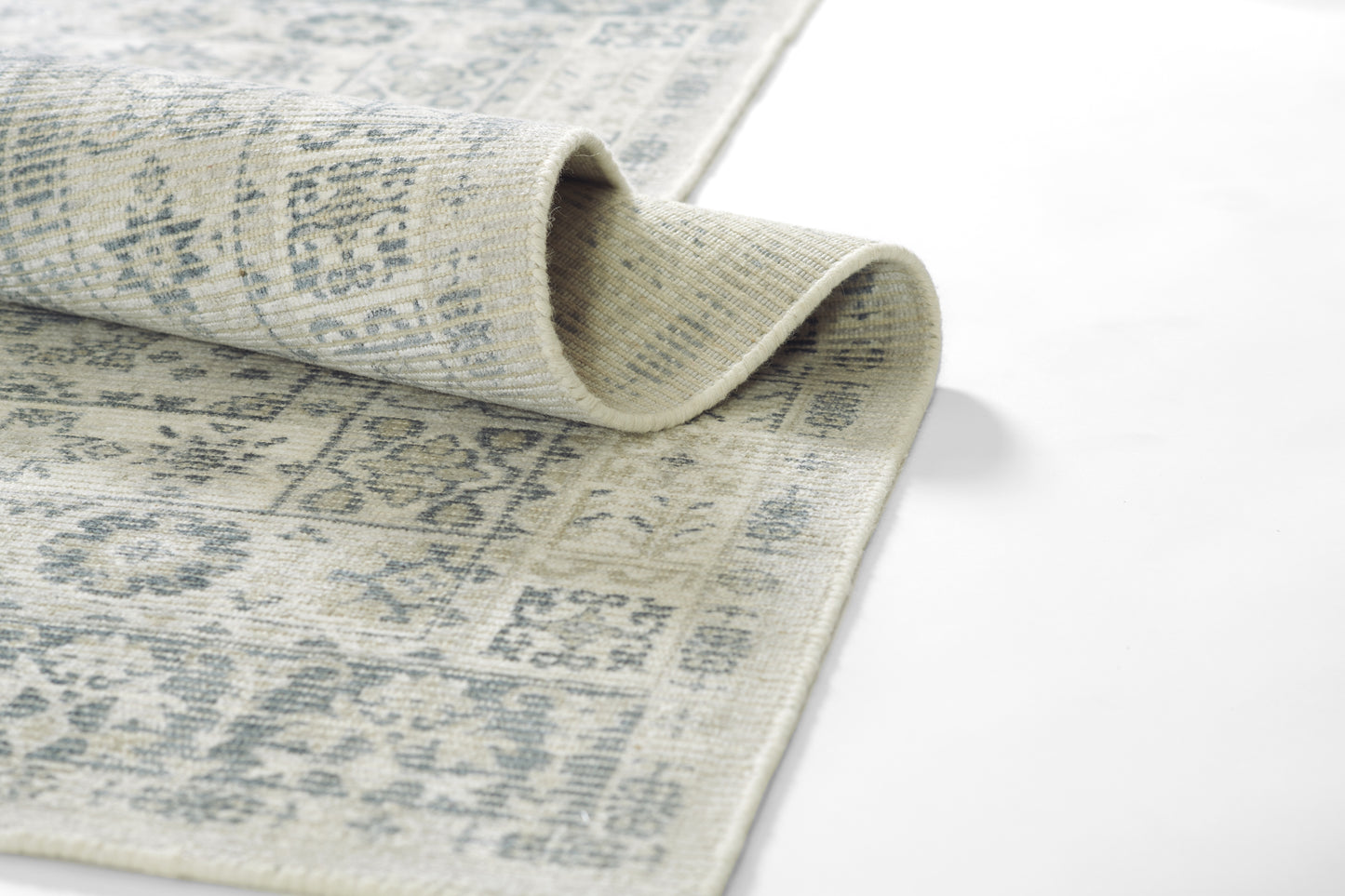 Momeni Estelle Grey Traditional