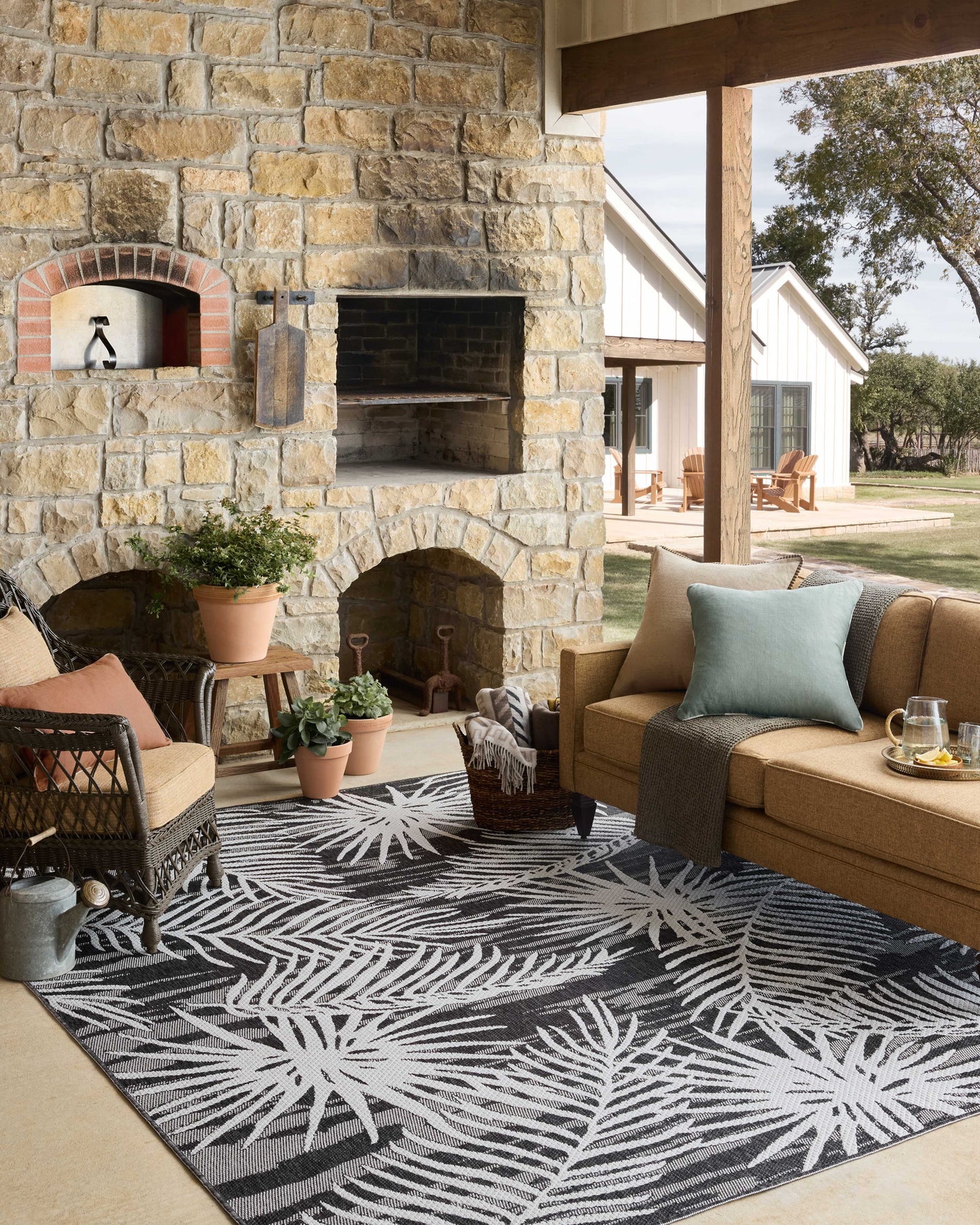 Loloi II Easton Ivory Onyx Indoor/Outdoor