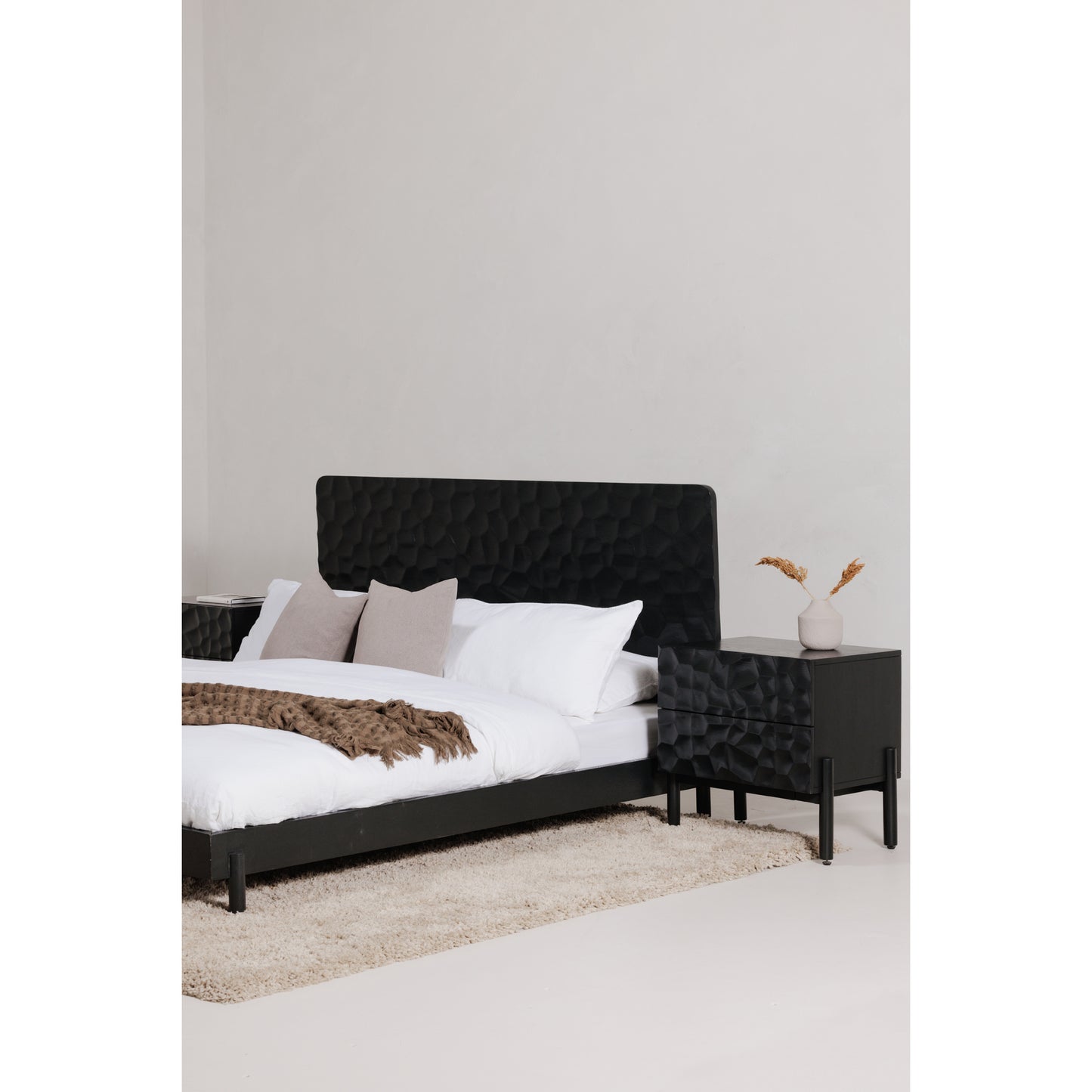 Moes Home Beds Misaki Black Contemporary Furniture