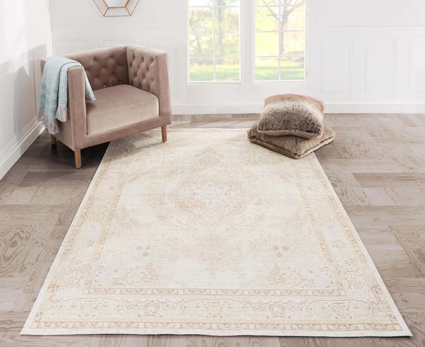Momeni Isabella Ivory Traditional