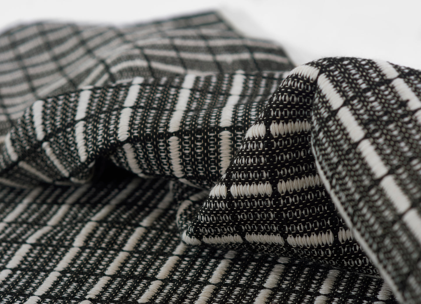 Novogratz Malmo Black Contemporary