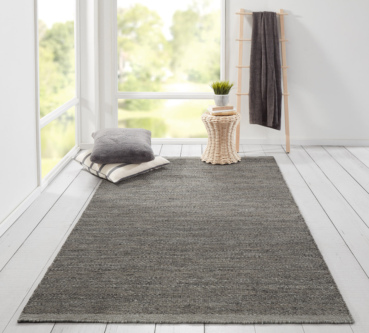 Momeni Mesa Smoke Contemporary