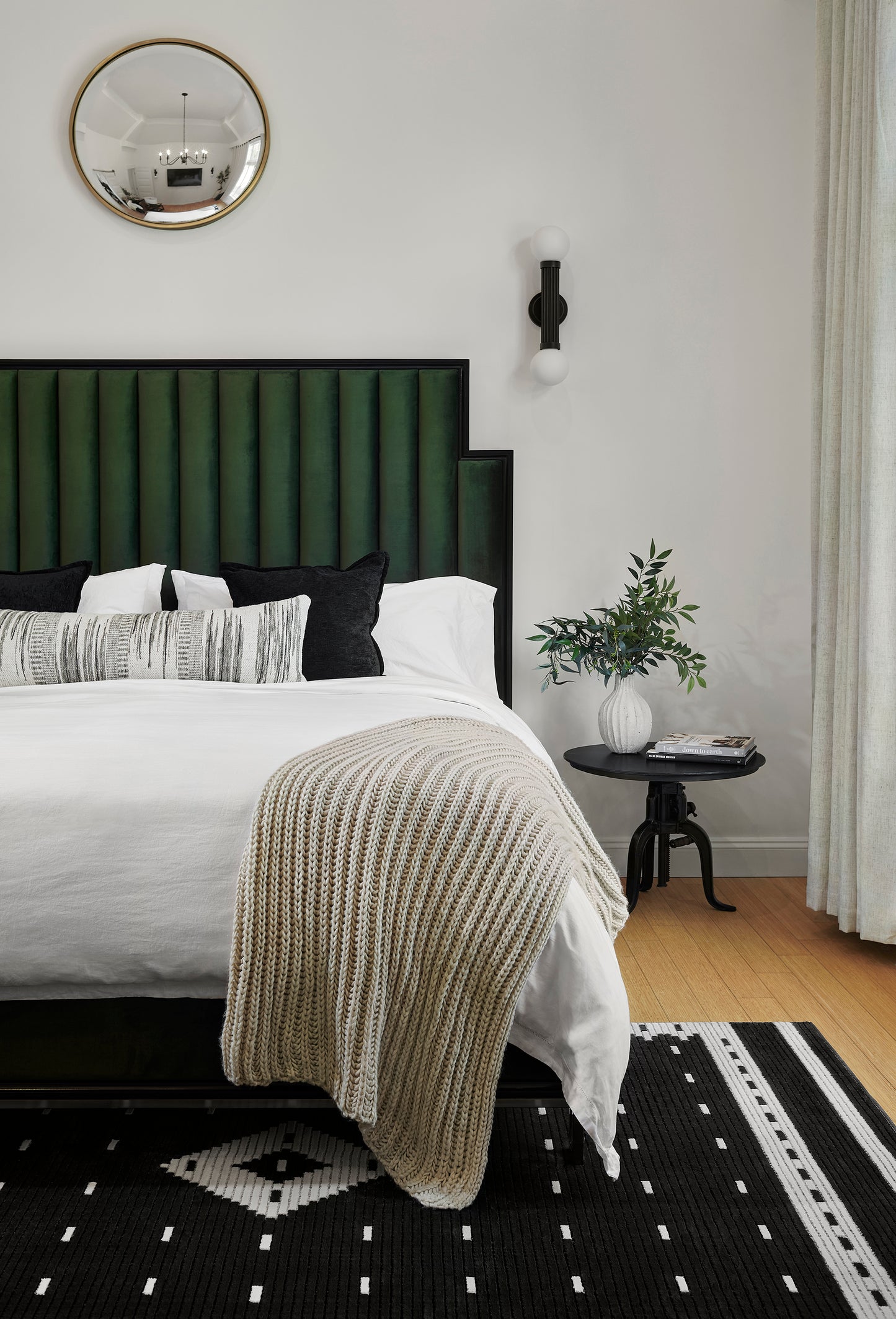 Momeni Noho Black Contemporary