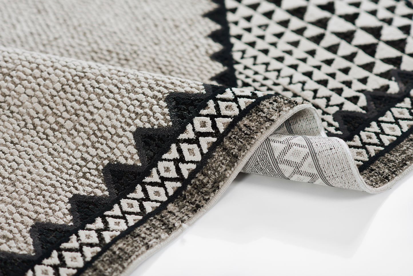 Momeni Noho Ivory Contemporary