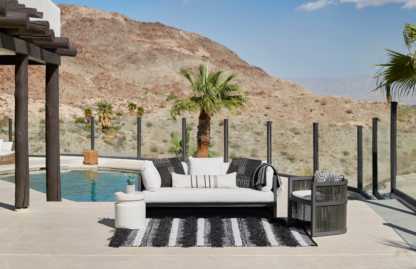 Momeni Otto Black Contemporary