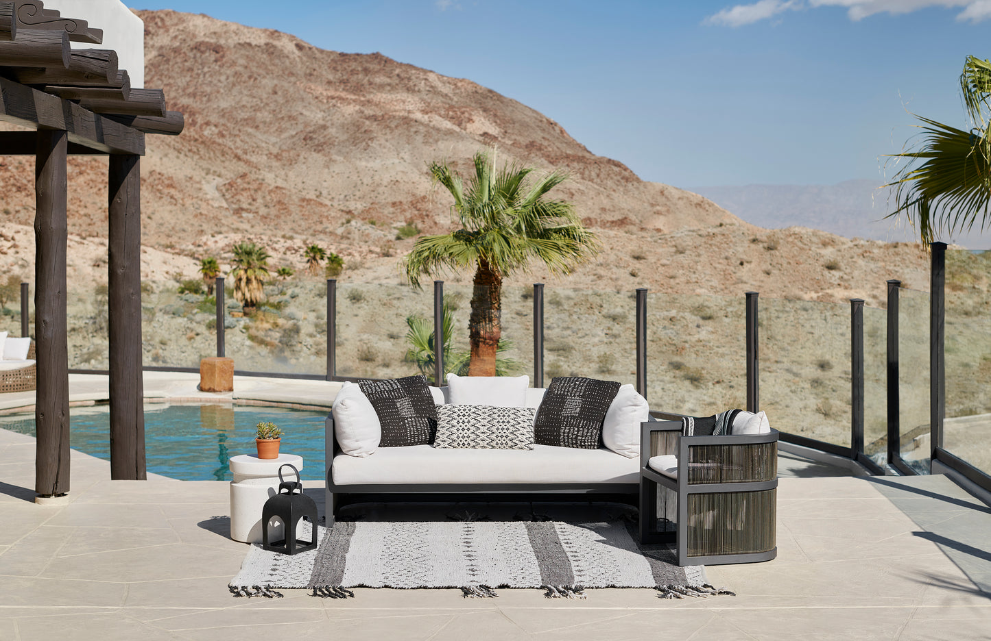 Momeni Otto Black Contemporary