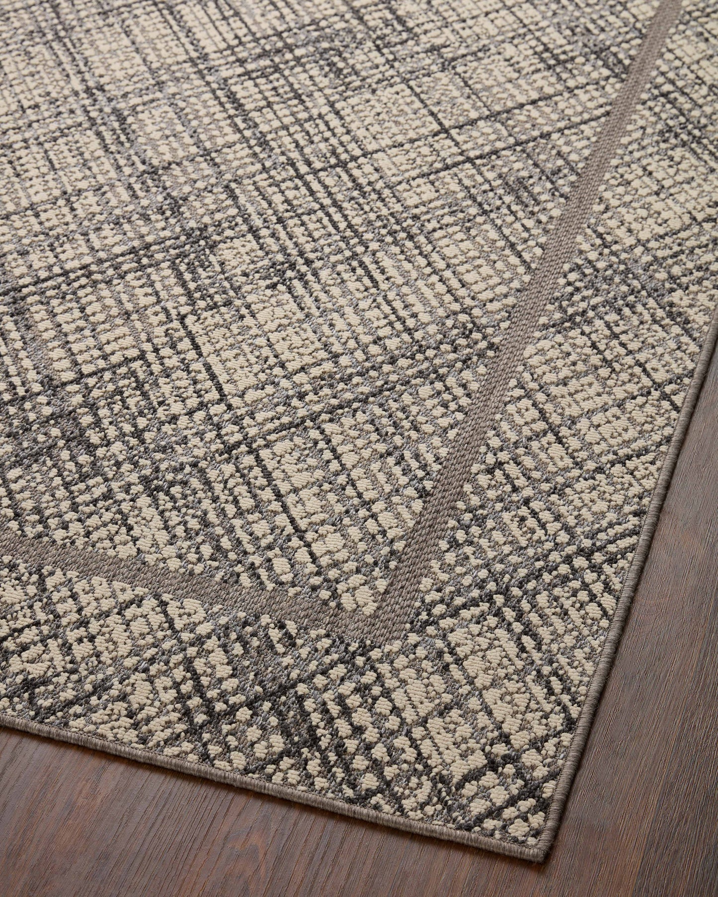 Loloi Rainier Ivory Charcoal Indoor/Outdoor