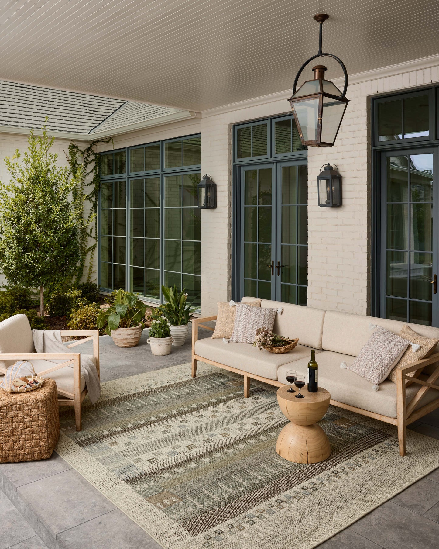 Loloi Saylor Ivory Earth Indoor/Outdoor