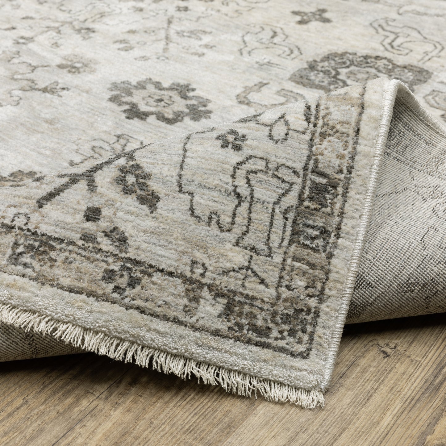 Oriental Weavers Chamberlain Ivory Grey Traditional