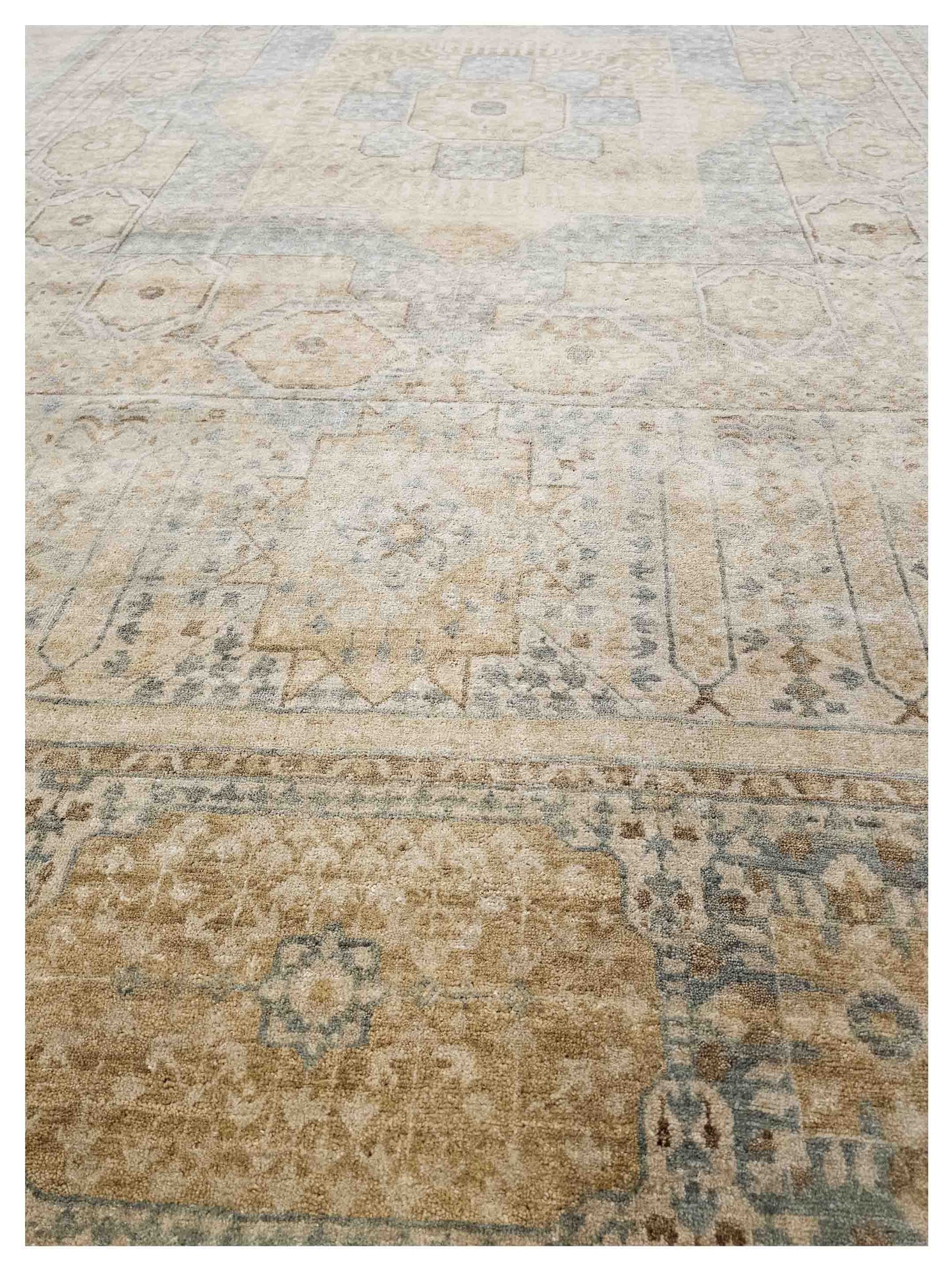 Artisan Gwyneth Beige Beige Traditional Knotted Rug