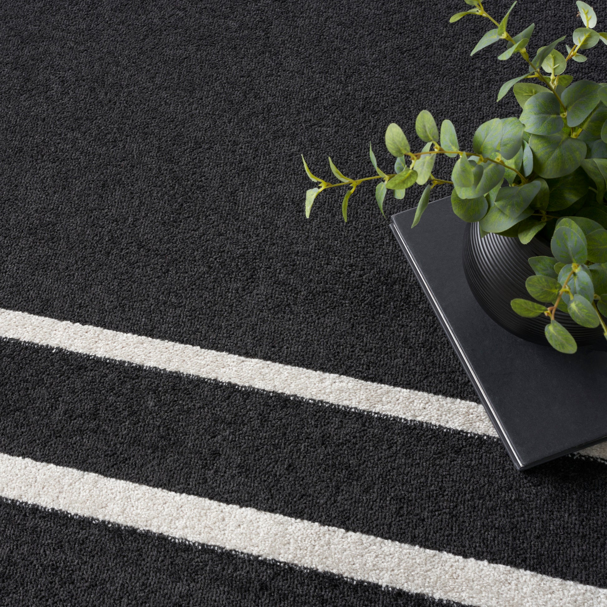 Nourison Home Nourison Essentials  Black Ivory  Contemporary