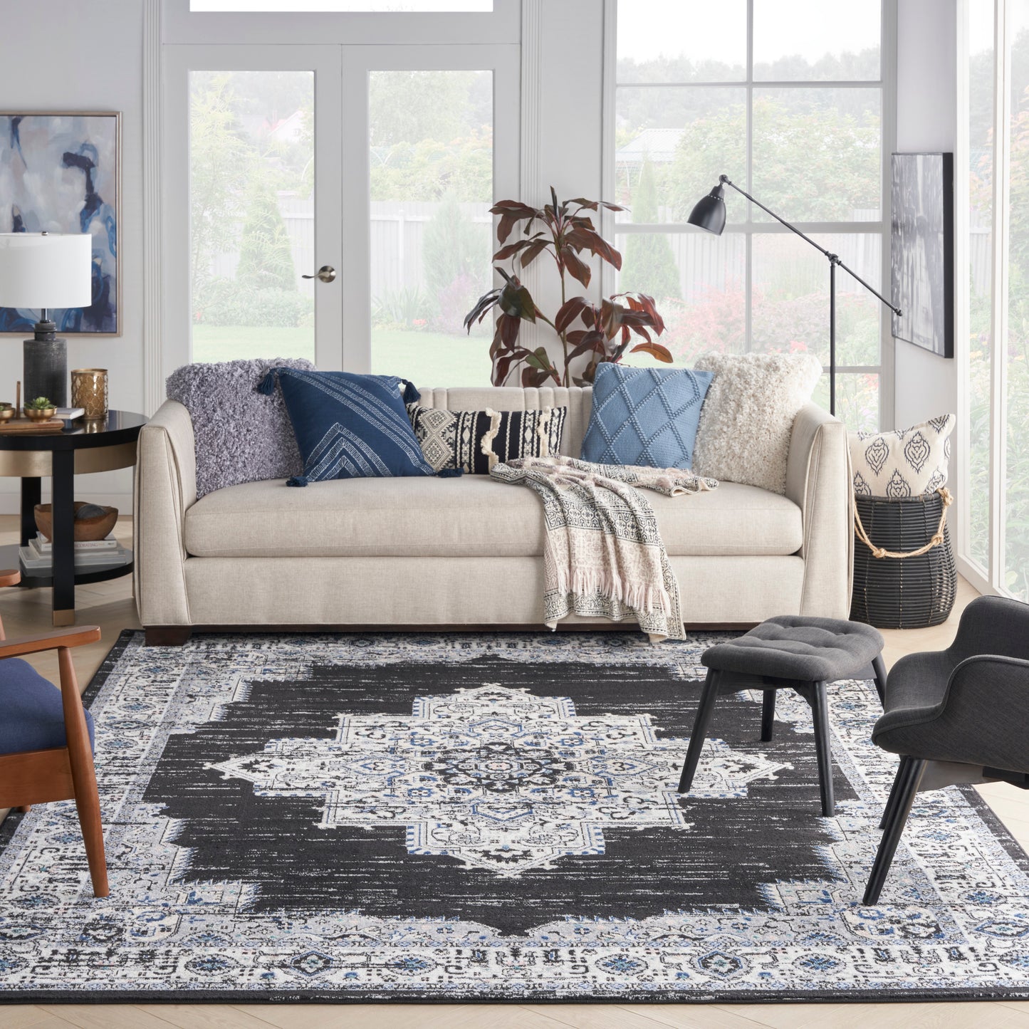 Nourison Home Passion  Black Ivory  Transitional