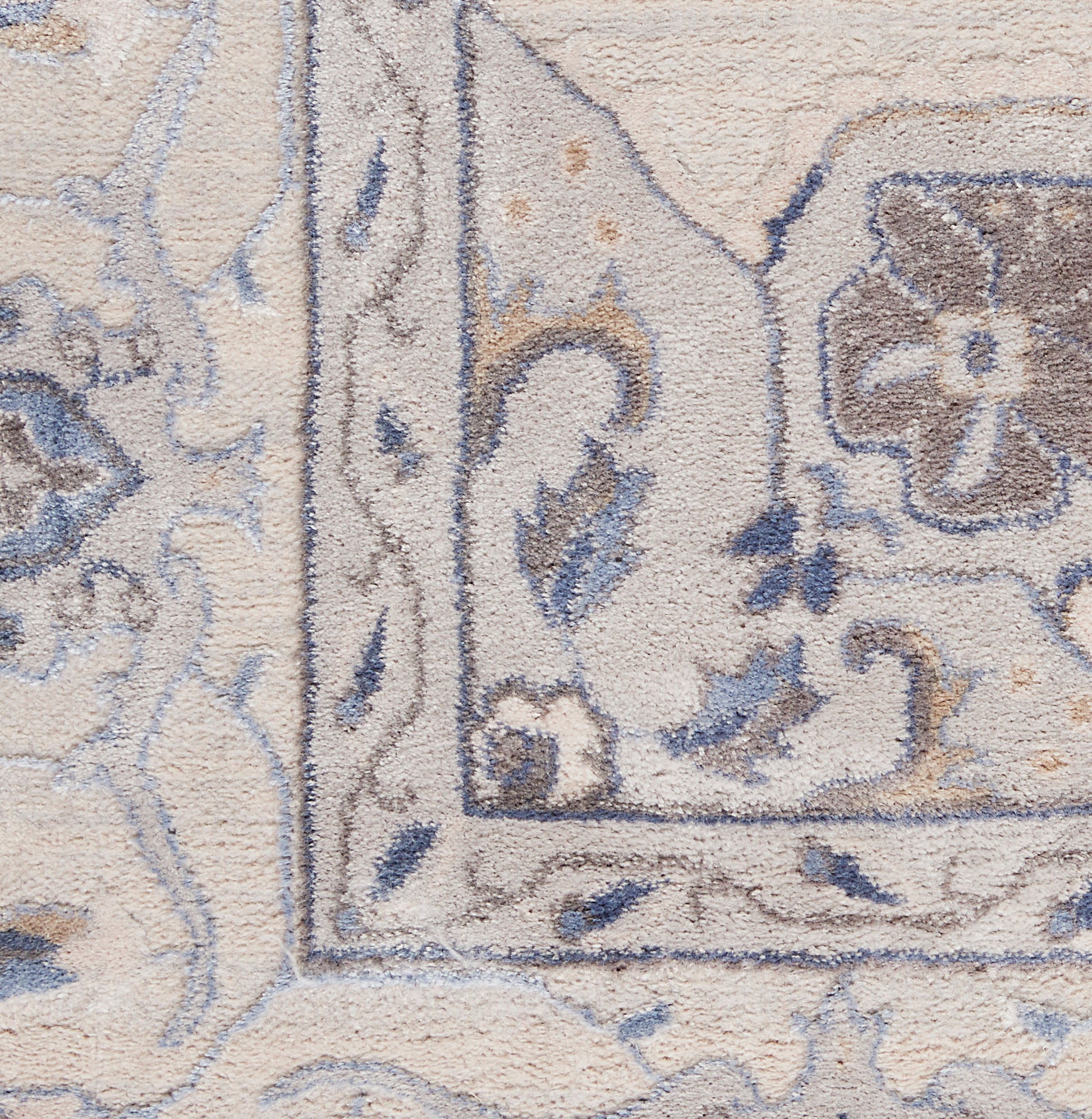 Nourison Home Silky Textures  Ivory Grey  Traditional