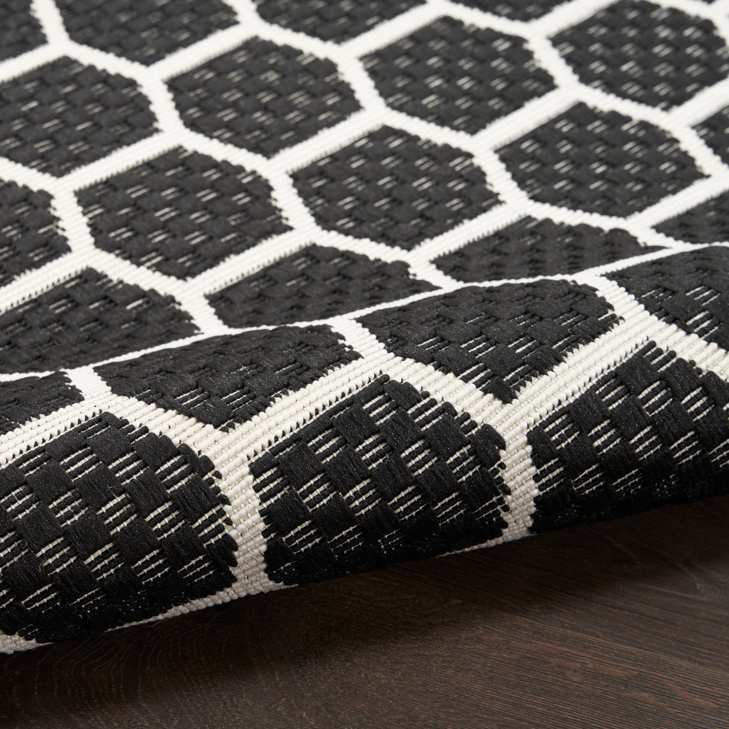 Nourison Home Twist Reversible  Black  Contemporary