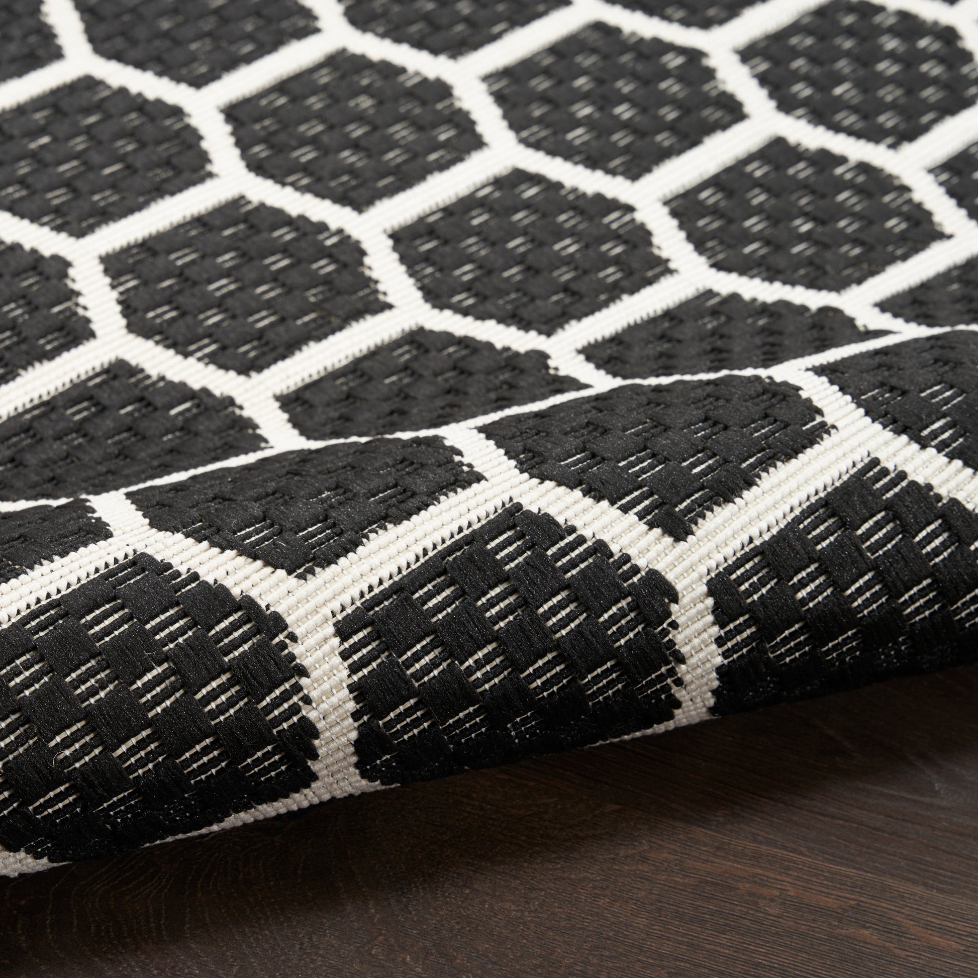 Nourison Home Twist Reversible  Black  Contemporary