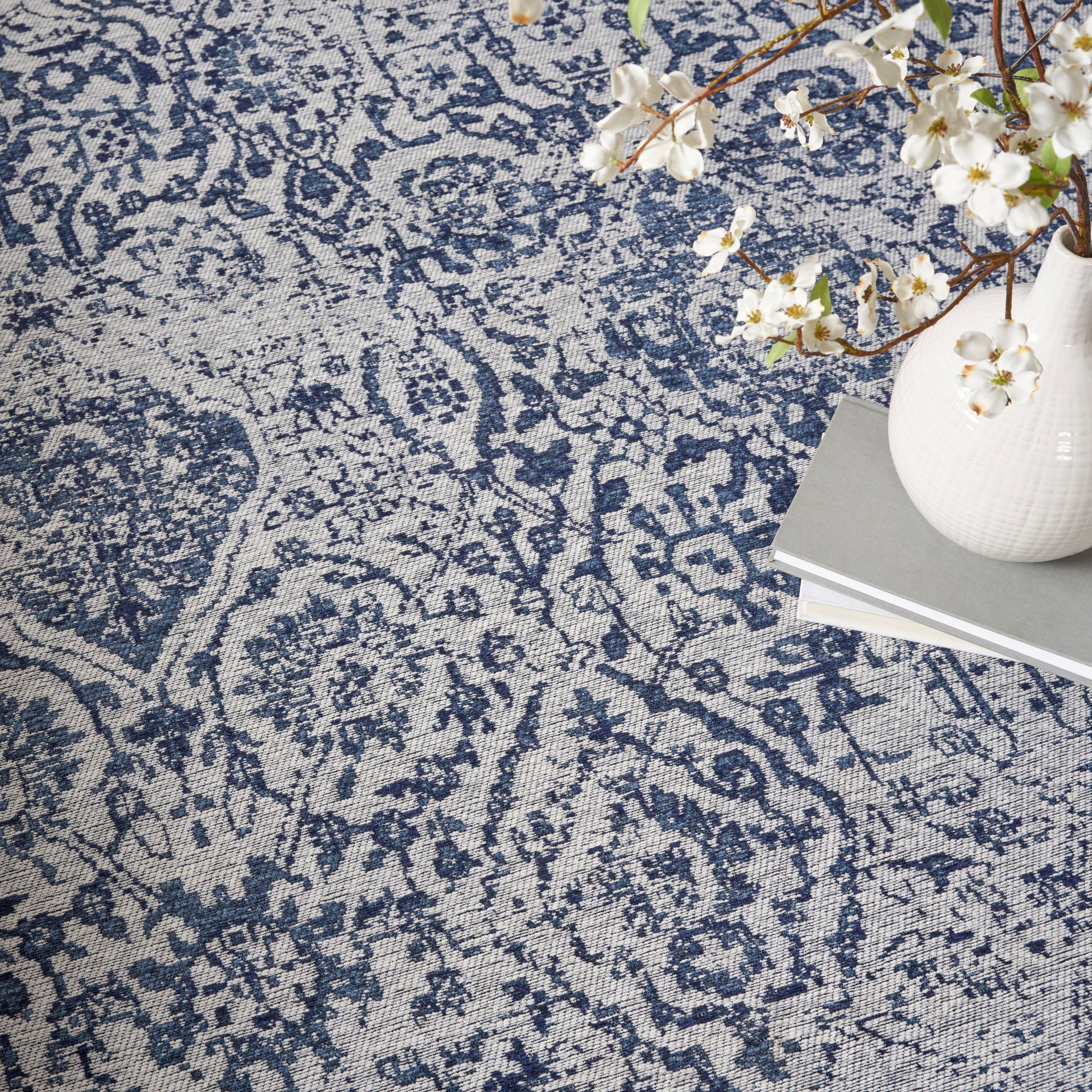 Nourison Home Damask  Ivory Navy  Transitional