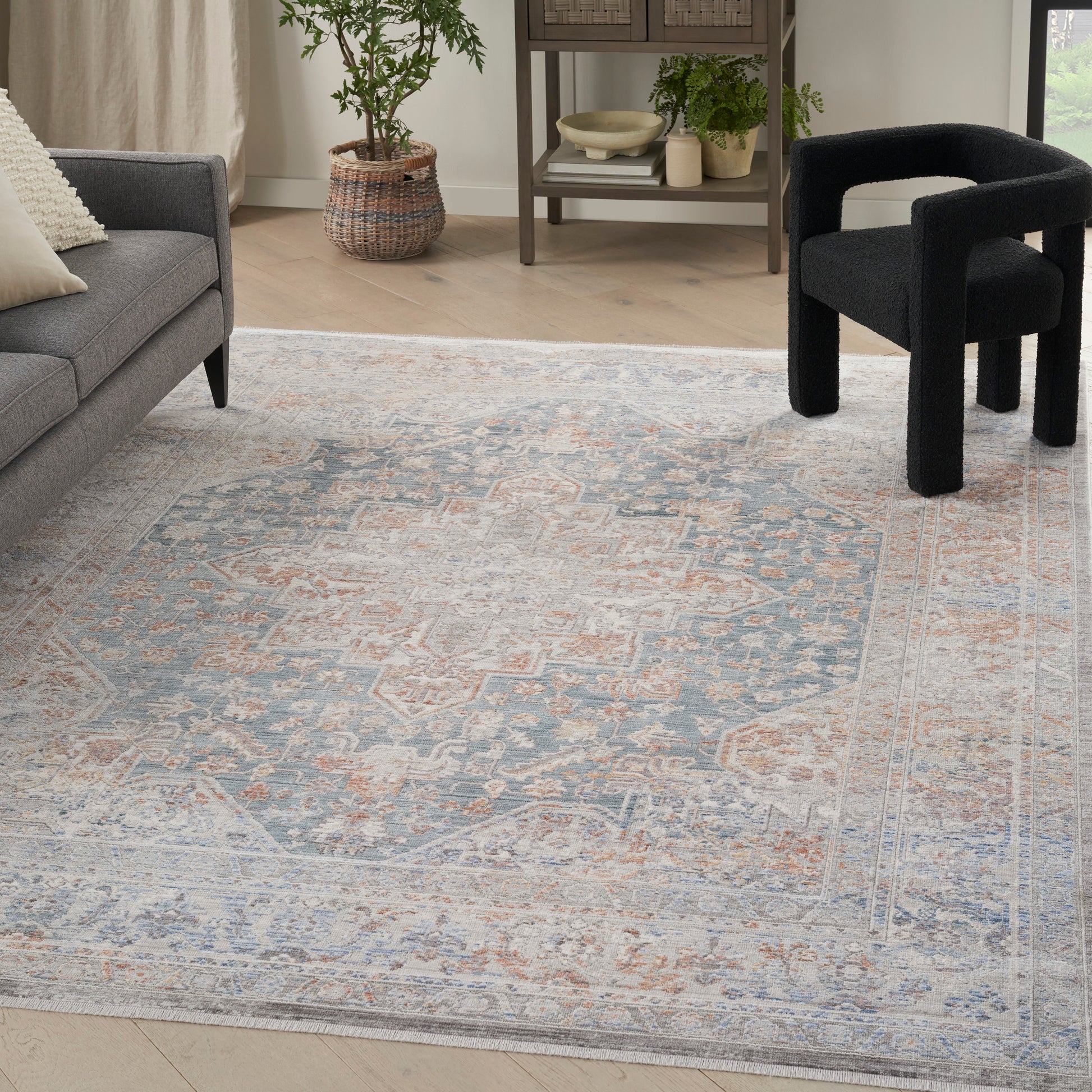 Nourison Home Elegant Heirlooms  Ivory Blue  Traditional