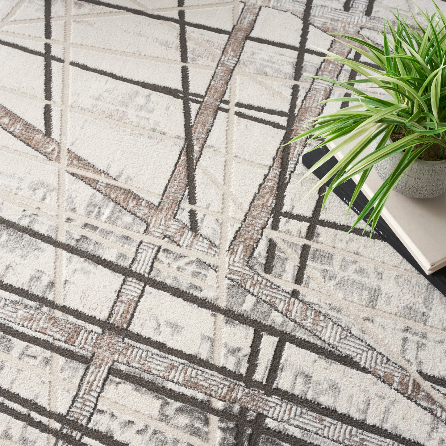 Nourison Home Desire  Grey Silver  Contemporary