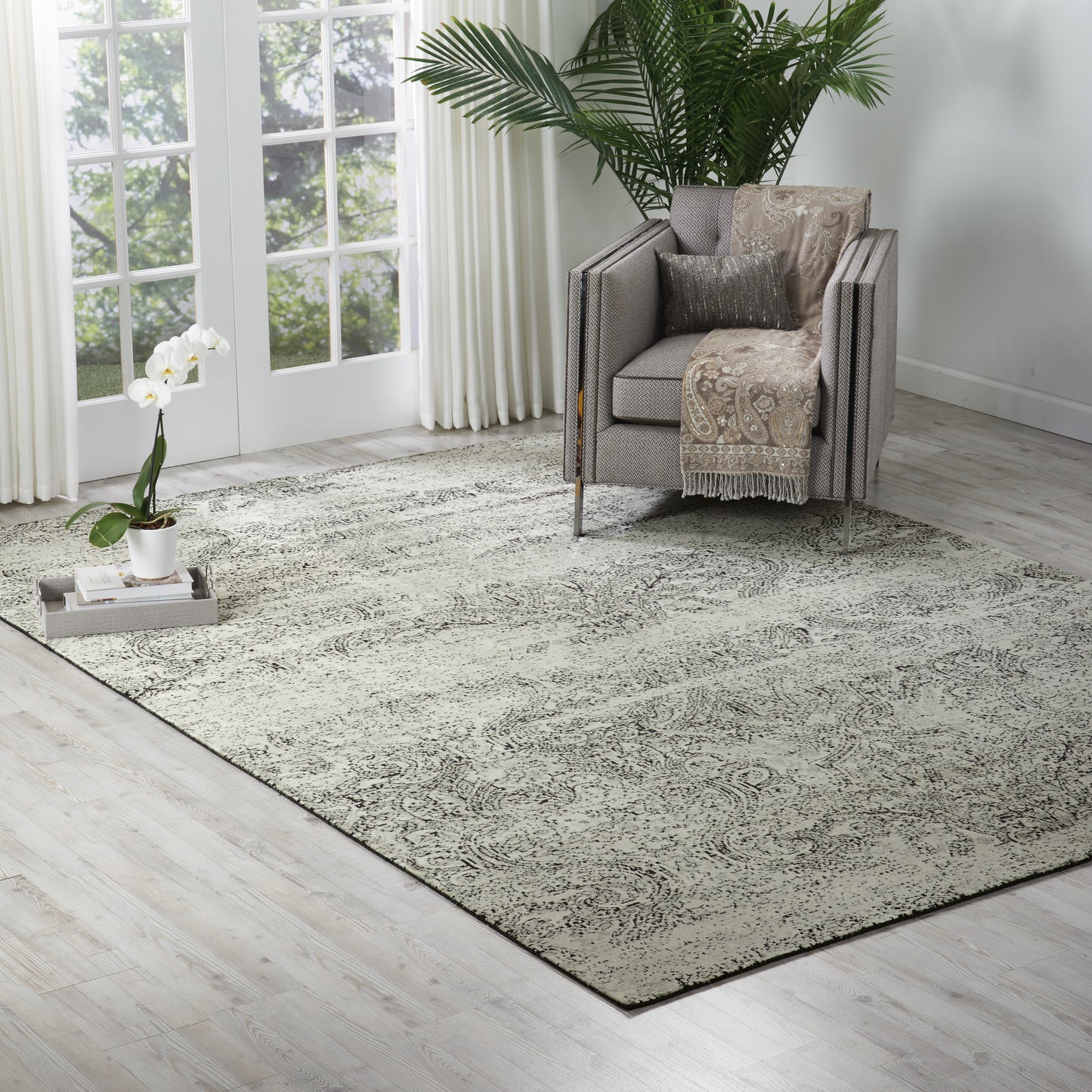 Nourison Home Luminance  Ivory Black  Transitional