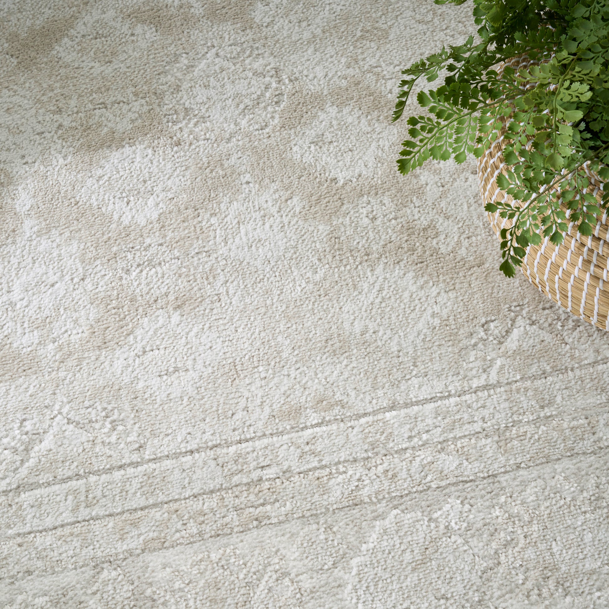 Nourison Home Dekor  Ivory Beige  Traditional