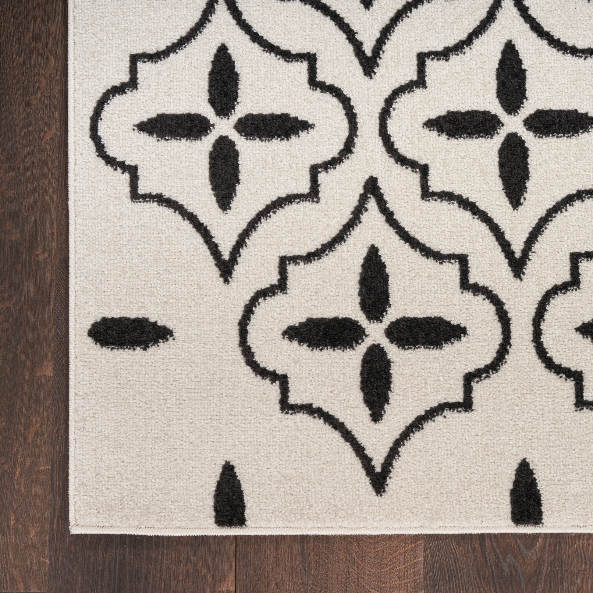 Nourison Home Nourison Essentials  Ivory Black  Contemporary