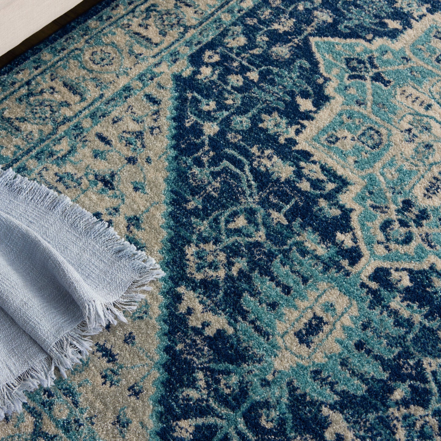 Nourison Home Tranquil  Ivory Navy  Transitional