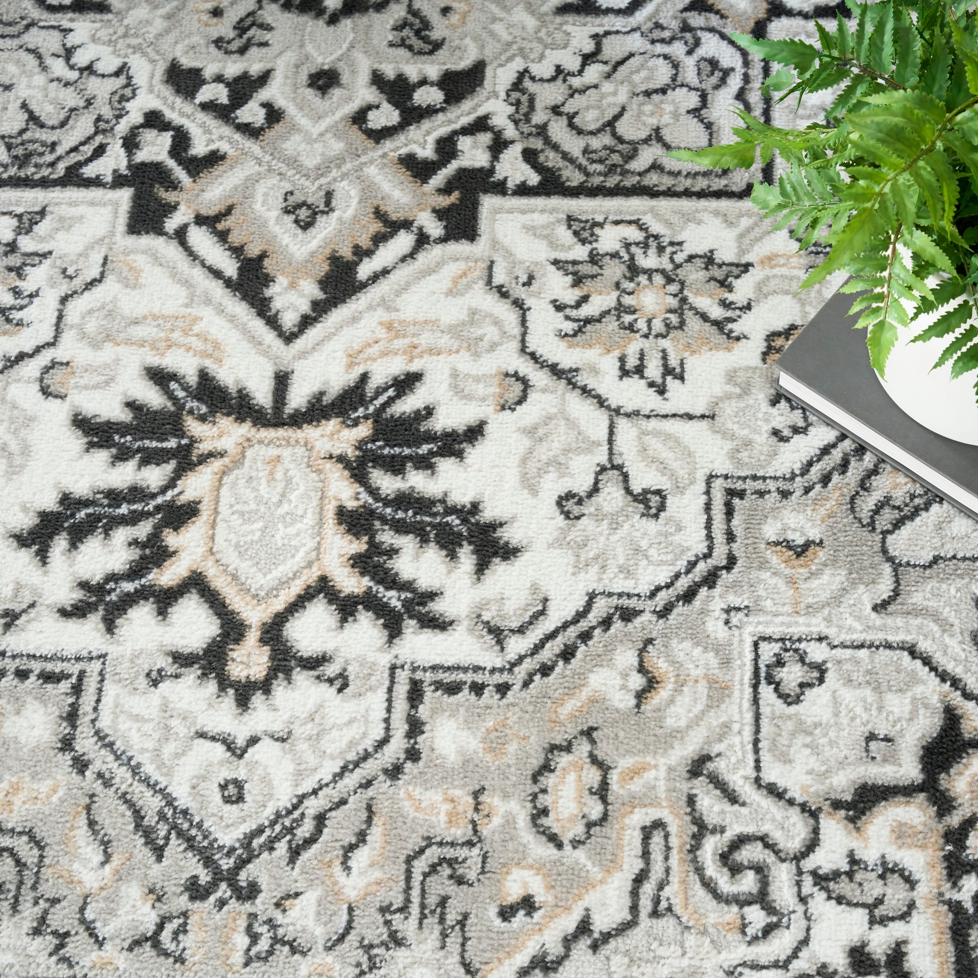 Nourison Home Dekor  Ivory Charcoal  Traditional
