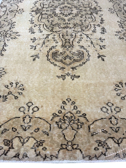 Artisan Angelina  Beige  Vintage Knotted Rug
