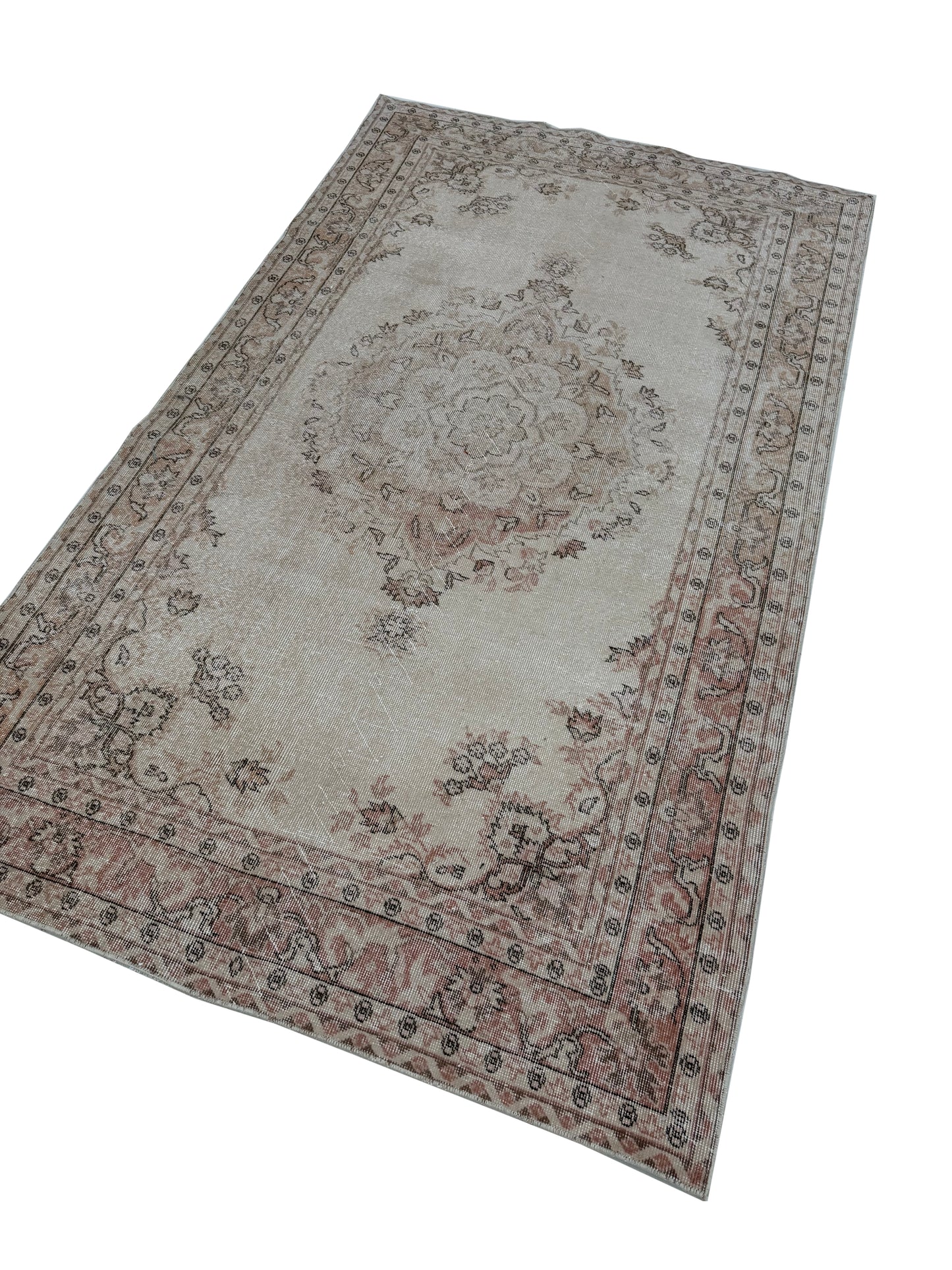 Artisan Angelina Ivory Rose Vintage Knotted Rug
