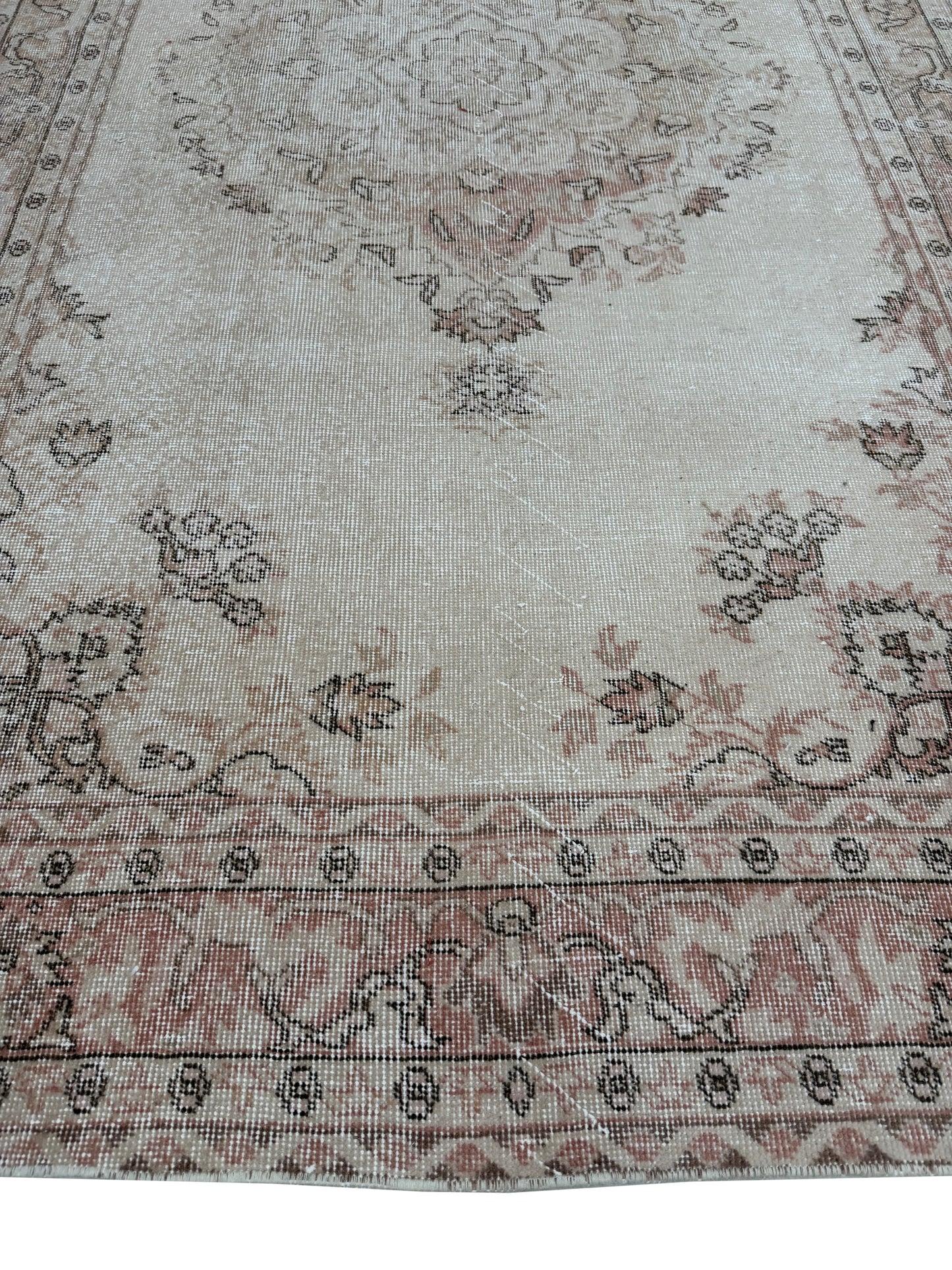 Artisan Angelina Ivory Rose Vintage Knotted Rug