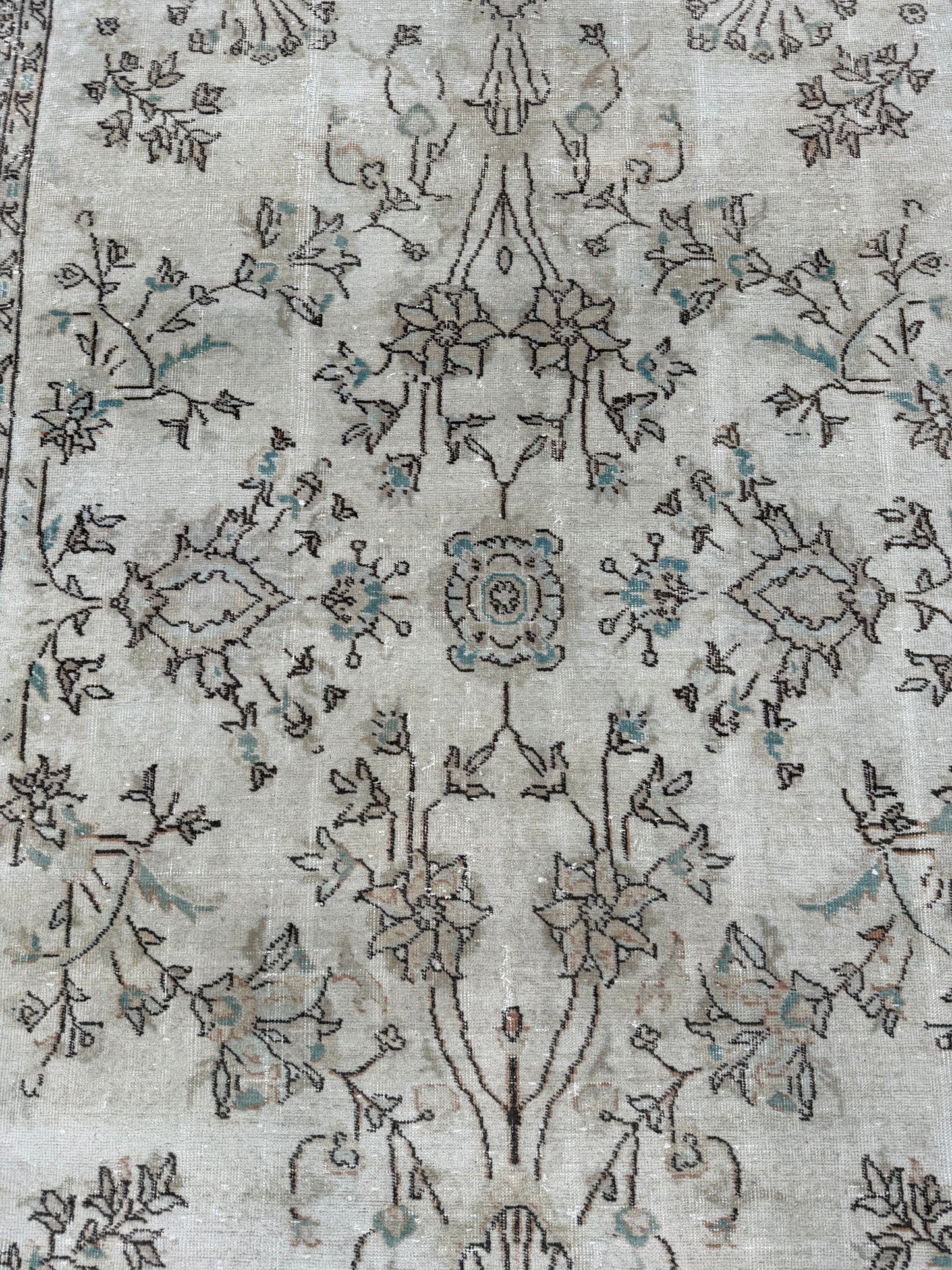 Artisan Angelina  Lt.Rose  Vintage Knotted Rug