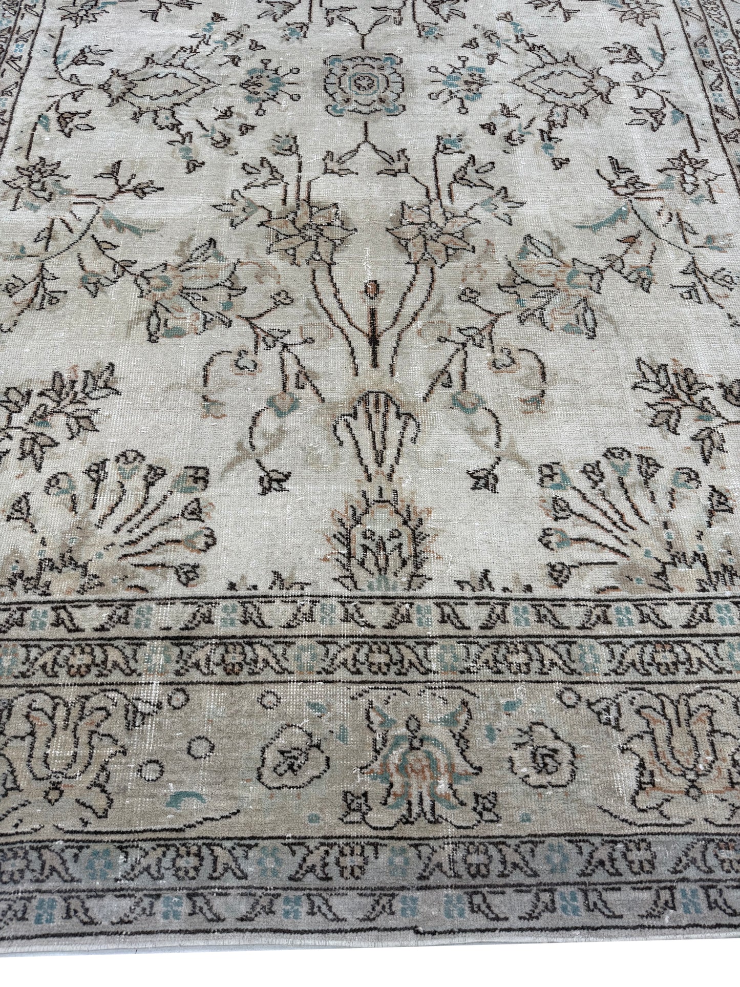 Artisan Angelina  Lt.Rose  Vintage Knotted Rug