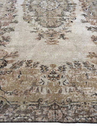 Artisan Angelina  Beige Red Vintage Knotted Rug