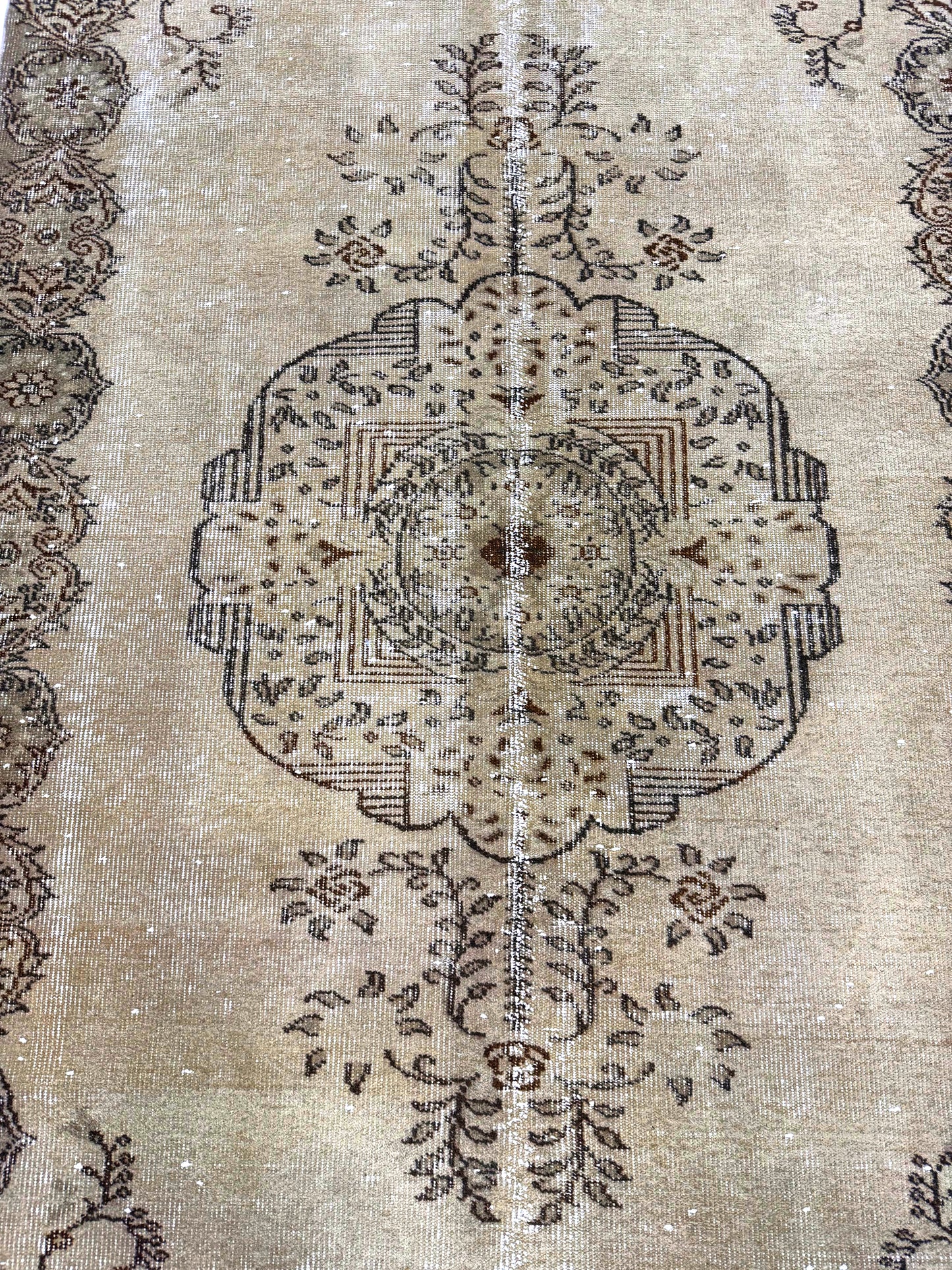Artisan Angelina  Ivory  Vintage Knotted Rug