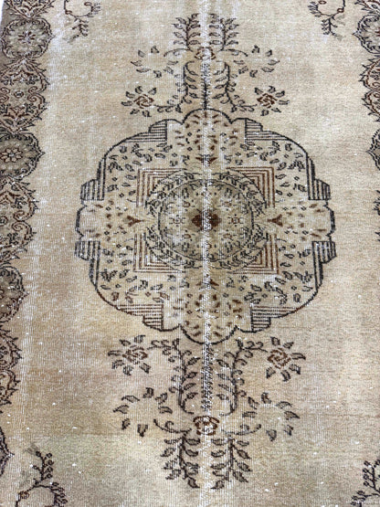 Artisan Angelina  Ivory  Vintage Knotted Rug