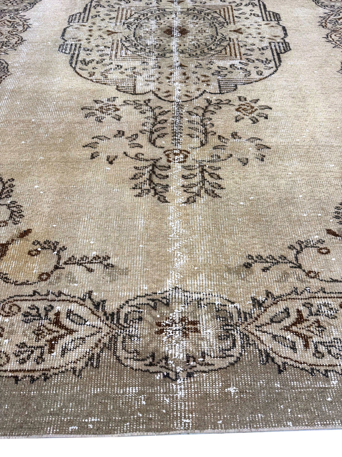 Artisan Angelina  Ivory  Vintage Knotted Rug