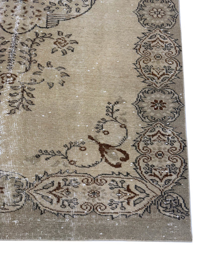 Artisan Angelina  Ivory  Vintage Knotted Rug
