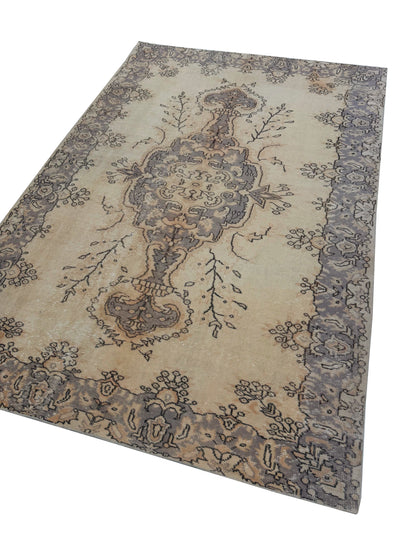 Artisan Angelina  Ivory Multi Vintage Knotted Rug