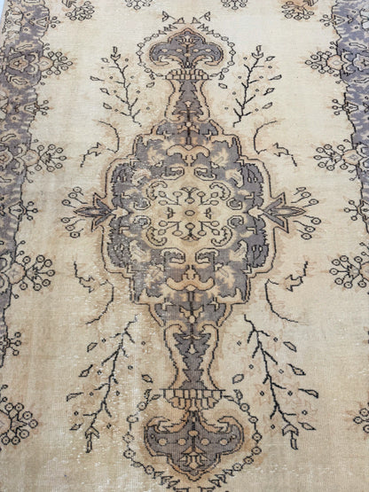 Artisan Angelina  Ivory Multi Vintage Knotted Rug