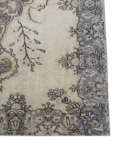 Artisan Angelina  Ivory Multi Vintage Knotted Rug