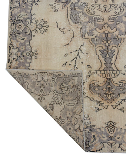 Artisan Angelina  Ivory Multi Vintage Knotted Rug
