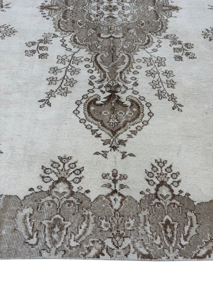 Artisan Angelina  Lt.Rose Blue Vintage Knotted Rug