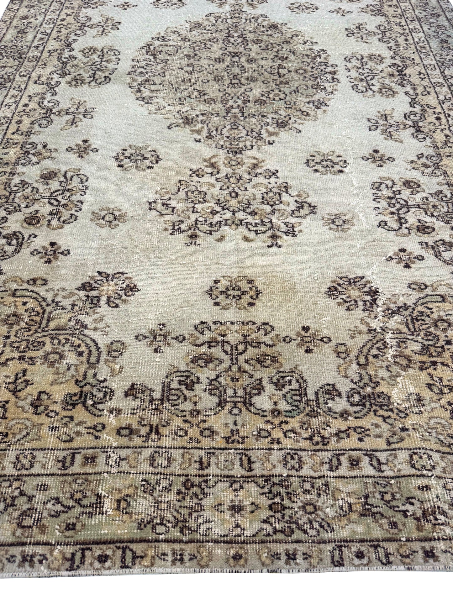 Artisan Angelina  Lt.Rose Ivory Vintage Knotted Rug